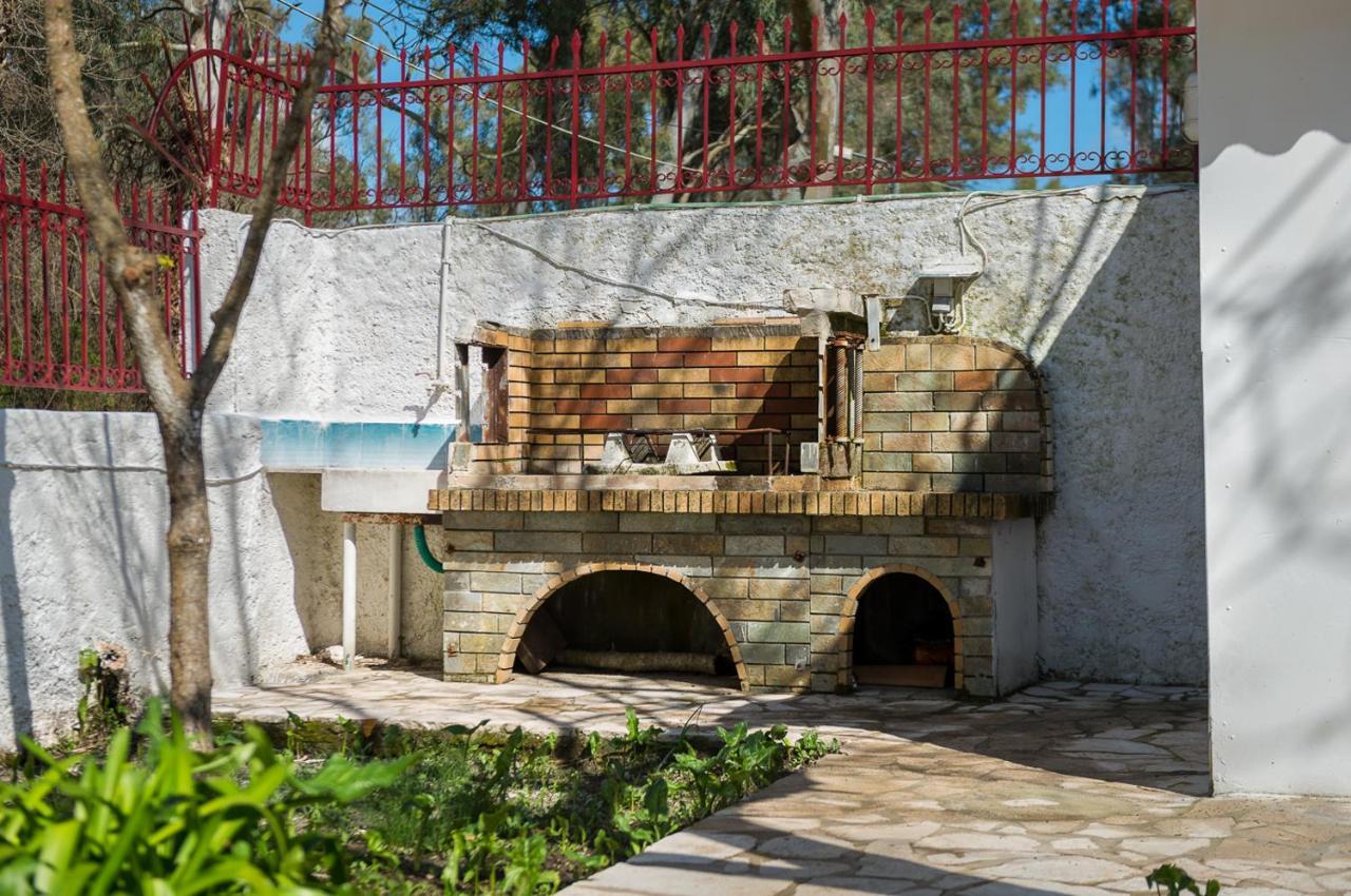 Merlyn Rooms Into The Nature, 100M From The Beach Dafníla Kültér fotó
